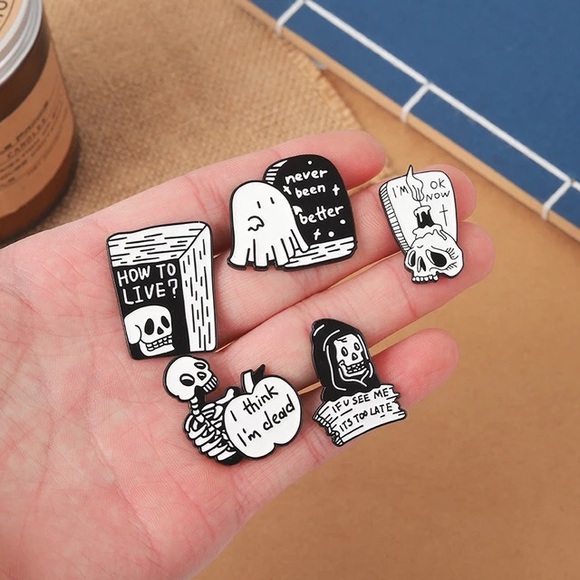 Cute Spooky Ghost with “never been better” Gravestone Metal Enamel Pin Brooch - Picture 4 of 11